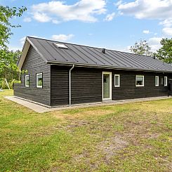 Vakantiehuis "Sunna" - 1.2km from the sea