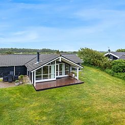 Vakantiehuis "Leya" - 1.2km from the sea