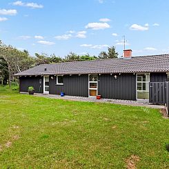 Vakantiehuis "Andersen" - 827m from the sea