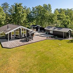 Vakantiehuis "Mika" - 1km from the sea