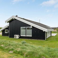 Vakantiehuis "Hilkka" - 500m from the sea