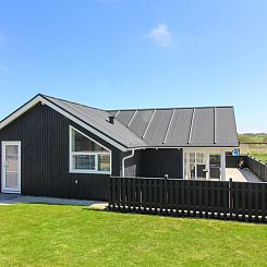 Vakantiehuis "Mirkka" - 1.5km from the sea
