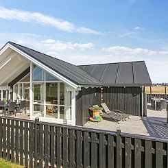 Vakantiehuis "Mirkka" - 1.5km from the sea