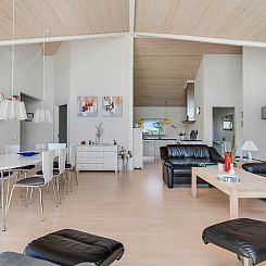 Vakantiehuis "Eve" - 700m from the sea