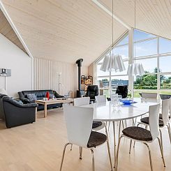 Vakantiehuis "Eve" - 700m from the sea