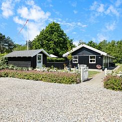 Vakantiehuis "Emly" - 1.1km from the sea