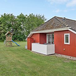 Vakantiehuis "Emly" - 1.1km from the sea
