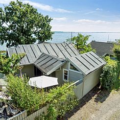 Vakantiehuis "Snari" - 10m from the sea