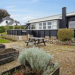 Vakantiehuis "Yngvy" - 500m from the sea