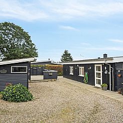Vakantiehuis "Yngvy" - 500m from the sea