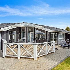 Vakantiehuis "Haralda" - 300m from the sea