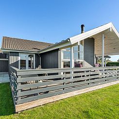 Vakantiehuis "Sylvana" - 400m from the sea