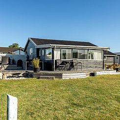 Vakantiehuis "Raymond" - 175m from the sea