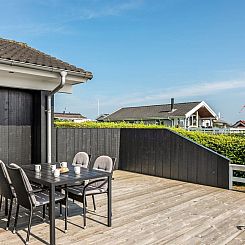 Vakantiehuis "Maj" - 150m from the sea