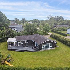 Vakantiehuis "Peder" - 950m from the sea