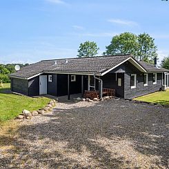 Vakantiehuis "Peder" - 950m from the sea