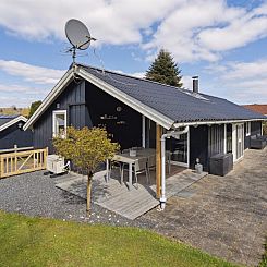 Vakantiehuis "Petrus" - 750m from the sea