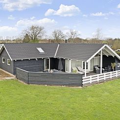 Vakantiehuis "Hansa" - 900m from the sea