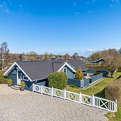 Vakantiehuis "Aika" - 450m from the sea