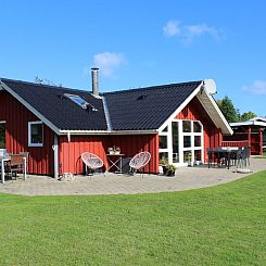 Vakantiehuis "Umen" - 300m from the sea