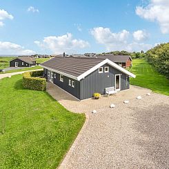 Vakantiehuis "Deline" - 250m from the sea