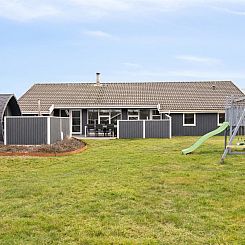 Vakantiehuis "Akira" - 250m from the sea