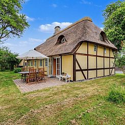 Vakantiehuis "Hennrik" - 240m from the sea