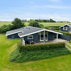 Vakantiehuis "Nelina" - 300m from the sea