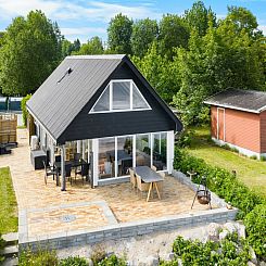 Vakantiehuis "Yngvy" - 10m from the sea