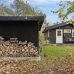 Vakantiehuis "Naema" - 1km from the sea