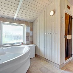 Vakantiehuis "Karoliina" - 900m from the sea