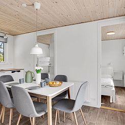 Vakantiehuis "Lovis" - 900m from the sea