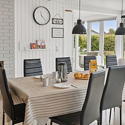 Vakantiehuis "Hallveig" - 1.1km from the sea