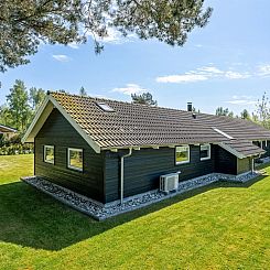 Vakantiehuis "Gudlaug" - 1km from the sea