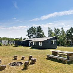 Vakantiehuis "Ludvika" - 350m from the sea