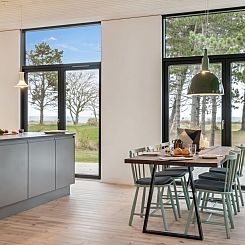 Vakantiehuis "Herlugh" - 10m from the sea