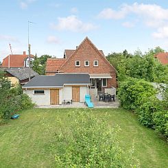 Vakantiehuis "Feikje" - 5.5km from the sea