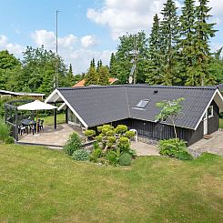 Vakantiehuis "Nadezda" - 450m from the sea