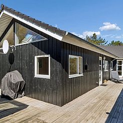 Vakantiehuis "Dzavid" - 50m from the sea