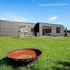 Vakantiehuis "Abbo" - 750m from the sea