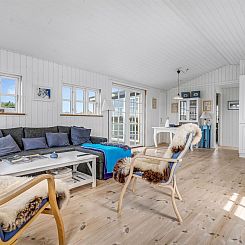 Vakantiehuis "Thine" - 250m from the sea