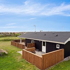 Vakantiehuis "Wolter" - 700m from the sea