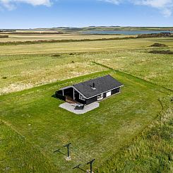 Vakantiehuis "Eemil" - 700m from the sea