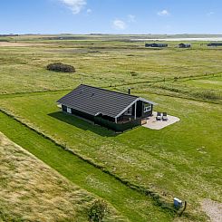 Vakantiehuis "Eemil" - 700m from the sea