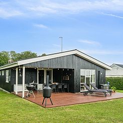 Vakantiehuis "Arnetta" - 150m from the sea