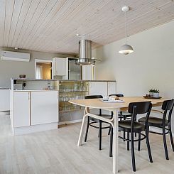 Vakantiehuis "Nannah" - 250m from the sea