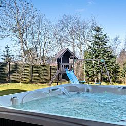 Vakantiehuis "Ylvi" - 250m from the sea