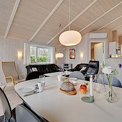 Vakantiehuis "Dorthie" - 1.7km from the sea