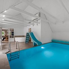 Vakantiehuis "Nilla" - 2.1km from the sea