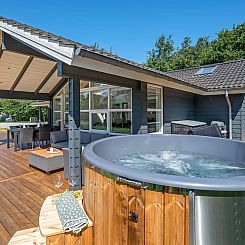 Vakantiehuis "Alrike" - 850m from the sea